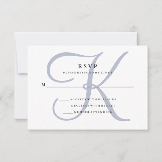 Modernes klassisches Monogramm | Dusty Blue Weddin RSVP Karte (Vorderseite)