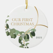 Modernes Kranz-Foto Unsere ersten Weihnachten Verh Keramik Ornament (Vorne)