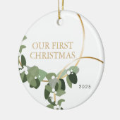 Modernes Kranz-Foto Unsere ersten Weihnachten Verh Keramik Ornament (Links)