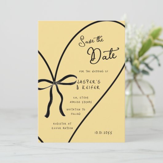 Modernes, kühne Herz-Bow-Foto-Hochzeit retten das Einladung (Stehend Vorderseite)