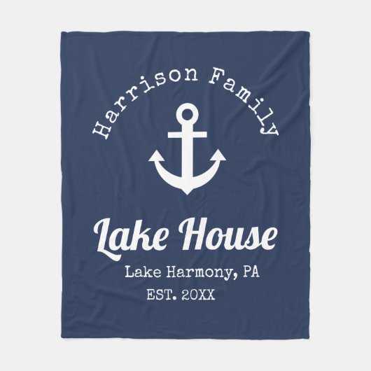 Modernes Lake House Familienname Fleece Blanket (Vorderseite)