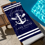 Modernes Lake House Familienname Nausea Blue Strandtuch<br><div class="desc">Modernes Lake House Familienname Nauavy Blue Beach Handtuch</div>