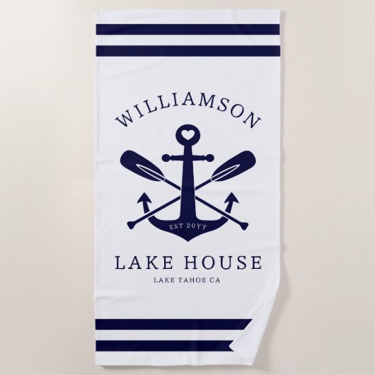 Modernes Lake House Familienname Nautic White Blue Strandtuch (Vorderseite)