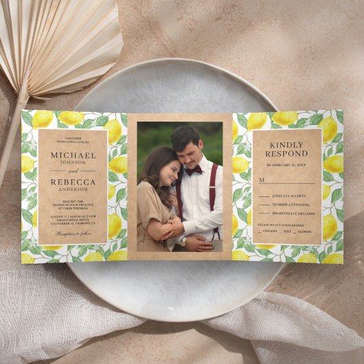 Modernes Lemon Orchard Greenery Kraft Wedding Foto Dreifach Gefaltete Einladung