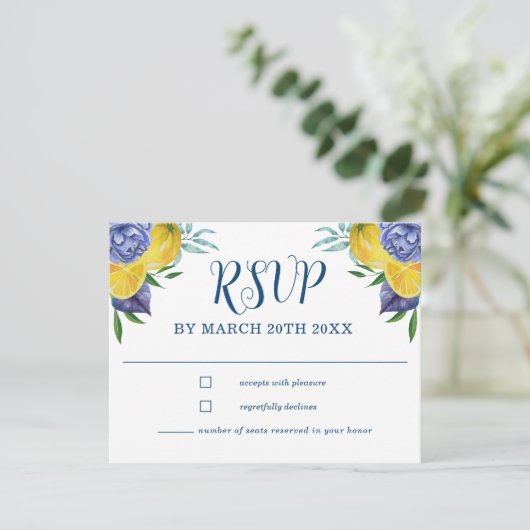 Modernes Lemon Summer Wedding RSVP (Stehend Vorderseite)
