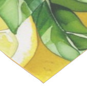 Modernes lemonblaues Blumenskript-Brautparty Mittelgroßer Tischläufer (Ecke)