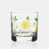 Modernes lemonblaues Blumenskript-Brautparty Whiskyglas (Vorderseite)