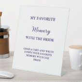 Modernes Lieblingsgedächtnis mit der Brautspielkar Sockelschild (In Situ)