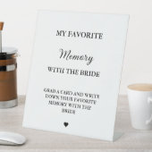 Modernes Lieblingsgedächtnis mit der Brautspielkar Sockelschild (In Situ)