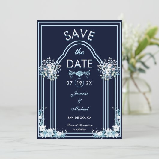 Modernes Light Blue Arch Florals Navy Boho Wedding Save The Date (Stehend Vorderseite)