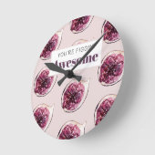 Modernes Lila Abb. Muster und Sie sind Figgin' Pha Runde Wanduhr (Winkel)