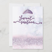 Modernes, lila Bokeh Kleid tiara Sweet 16 Einladung (Rückseite)