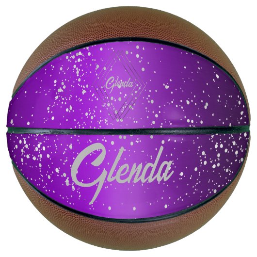 Modernes, Lila gebürstetes Metall mit Silver Monog Basketball (Vorderseite)