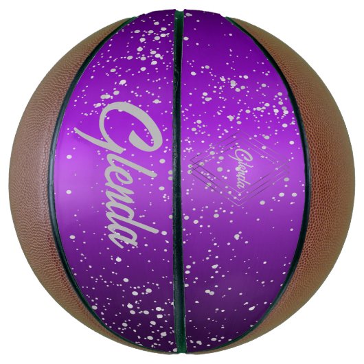 Modernes, Lila gebürstetes Metall mit Silver Monog Basketball (Vertikal)