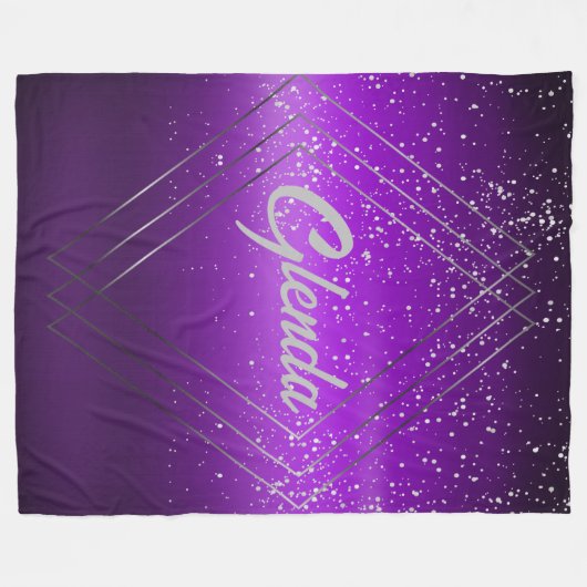 Modernes, Lila gebürstetes Metall mit Silver Monog Fleecedecke (Vorderseite (Horizontal))