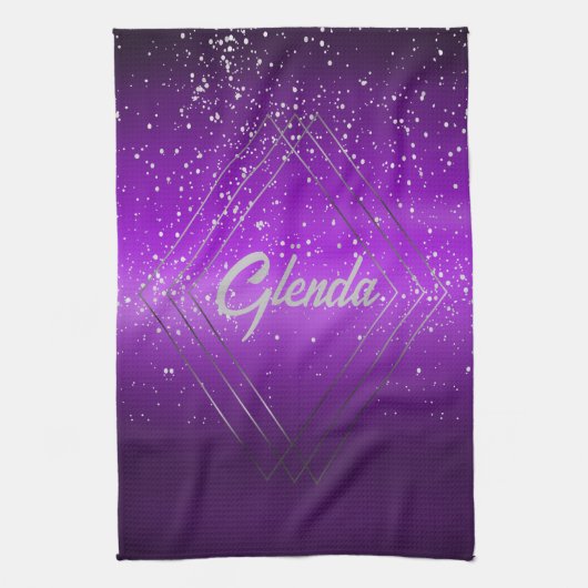 Modernes, Lila gebürstetes Metall mit Silver Monog Geschirrtuch (Vertikal)