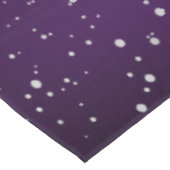 Modernes, Lila gebürstetes Metall mit Silver Monog Tischdecke (Schrägansicht)