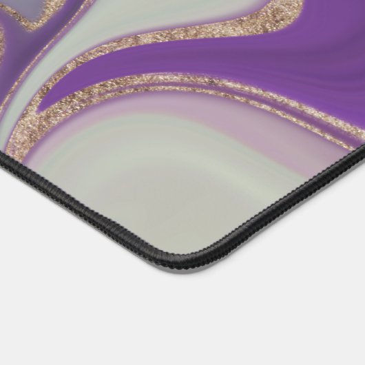 Modernes Lila Green & Gold-Marmor-Swirl-Monogramm Schreibtischunterlage (Ecke)