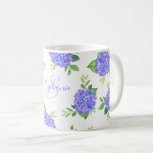 Modernes Lila Hydrangea-Monogramm Kaffeetasse (VorderseiteRechts)