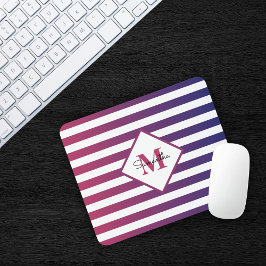Modernes Lila Ombre Stripes Monogramm Mousepad