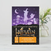 Modernes Lila Orange Black Halloween-Kostüm Einladung (Stehend Vorderseite)