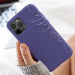 Modernes, lila und elegantes Namensskript Case-Mate iPhone Hülle<br><div class="desc">Moderne,  geistlich schicke,  lila,  blaue Perwinkle Farbe des Jahres elegante Namenskript mit kursiven Wirbel.</div>