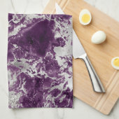 Modernes Lila und silberfarbenes Marmormuster Geschirrtuch (Viertel Falte)