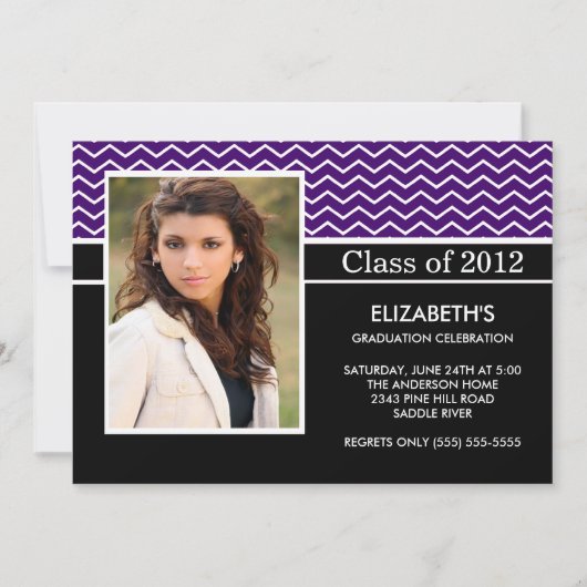 Modernes lila Zickzack Foto-Abschluss-Party Einladung (Vorderseite)