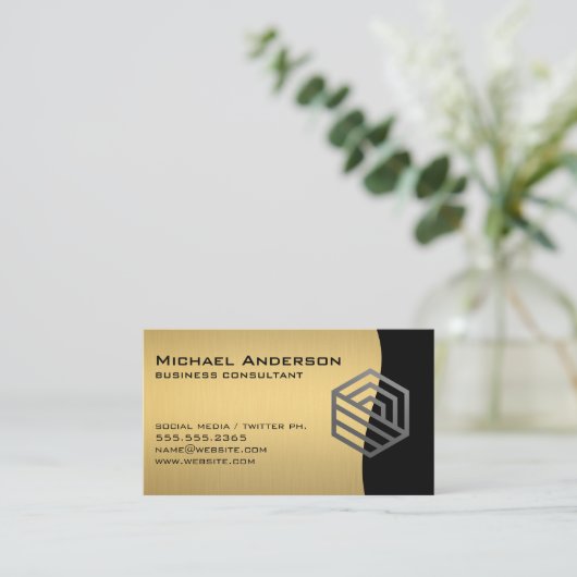 Modernes Logo | Gold Metallic Visitenkarte (Stehend Vorderseite)