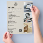 Modernes Logo-Marketing kreatives, neutrales Unter Flyer (Hand)