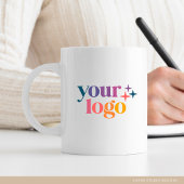 Modernes Logo mit weißer Markenbezeichnung Kaffeetasse