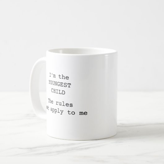 Modernes lustiges Typografie-Kind Kaffeetasse (Vorderseite Links)