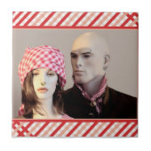 Modernes Mannequin-Paar mit Perlen Fliese (Vorderseite)