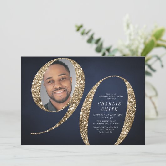 Modernes Marineboldgold Foto 90. Geburtstag Einladung (Stehend Vorderseite)