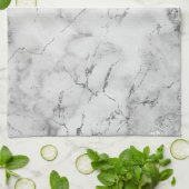 Modernes Marmormuster aus weißem und silberfarbene Geschirrtuch (Gefaltet)