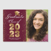 Modernes Maroon Gold Script Cap Glitzer Foto Grad Magnetkarte (Vorderseite)