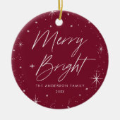 Modernes Merry-and-Bright-Script Cranberry-Foto Keramik Ornament (Vorne)