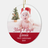 Modernes Merry & Bright First Christmas Baby Foto Keramik Ornament (Links)