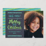 Modernes Merry Little Weihnachten Niedliches Limon<br><div class="desc">Schenken Sie mit diesen farbenfrohen, modernen Fotokarten ein frohes Weihnachtsfest! Sie sind stilvoll, niedliche Typografie, Lesen, "Haben Sie sich ein frohes kleines Weihnachtsfest" in Kalkgrün und Aqua über einem dunkelmarineblau Hintergrund. Auf der Rückseite der Karte befindet sich ein farblich abgestimmtes, diagonales Streifen. Für Produkt- oder Designanfragen wenden Sie sich bitte...</div>