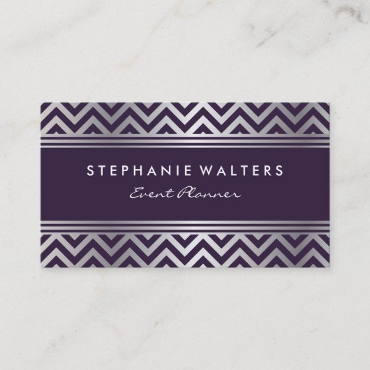 Modernes Metallsilber Zickzack und Lila Visitenkarte (Vorderseite)