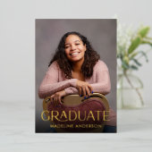 Modernes Minimal Abschluss 2 Foto Gold Folieneinladung (Stehend vorne)