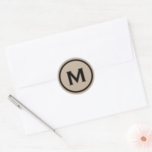 Modernes Minimal Beige Schwarz Monogramm Runder Aufkleber