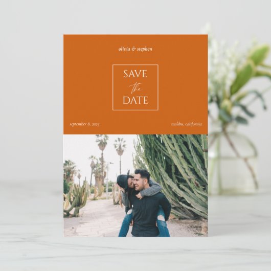 Modernes Minimal Burnt Orange Typografy Foto Save The Date (Stehend Vorderseite)