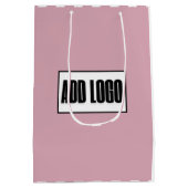 Modernes Minimal Dusty Pink Stripes Business-Logo Mittlere Geschenktüte (Rückseite)