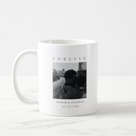 Modernes Minimal einfaches neu verheiratetes Foto Kaffeetasse (Links)
