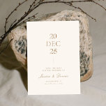 Modernes Minimal Elegantes Script Boho Save the Da Einladung<br><div class="desc">Save the Date im Stil mit Diese moderne, Minimalistische und elegante Script Chic Boho Card Diese atemberaubende Save the Date Karte verfügt über einen schlichten, schicken Boho Hintergrund, der es der schönen Schrift Typografie ermöglicht, die Bühne im Zentrum zu nehmen. Die minimalistische Ästhetik schafft einen zeitlosen und raffinierten Look, perfekt...</div>