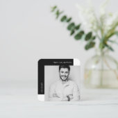 Modernes Minimal-Foto Schwarz Quadratische Visitenkarte (Stehend Vorderseite)