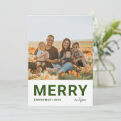 Modernes Minimal grünes Foto Frohe Weihnachten (Stehend Vorderseite)