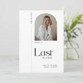 Modernes Minimal "Last Fling" Bachelorette Foto Einladung (Stehend Vorderseite)