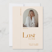 Modernes Minimal "Last Fling" Bachelorette Foto Einladung (Vorderseite)